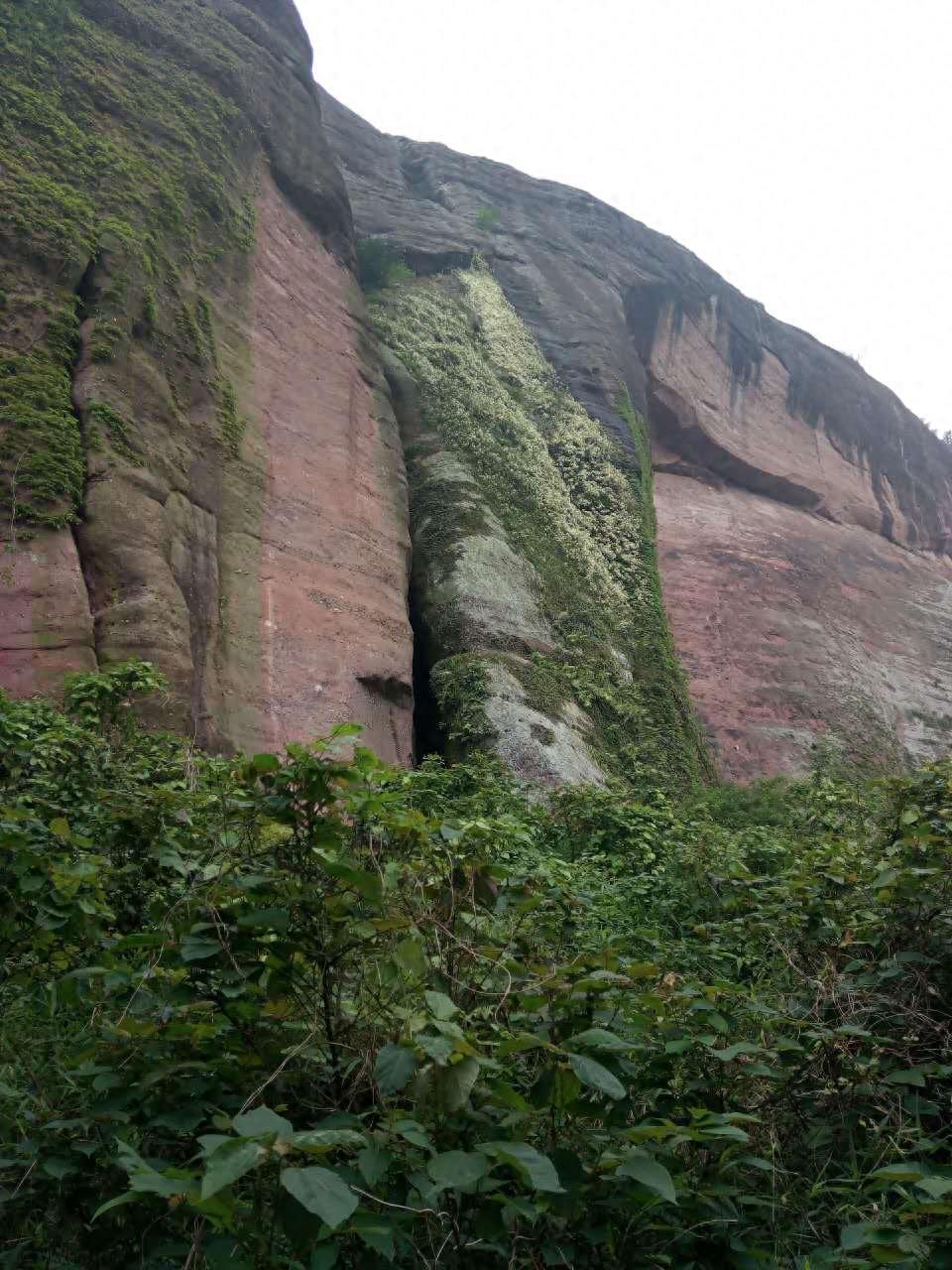 丹霞圣地广西北流铜石岭