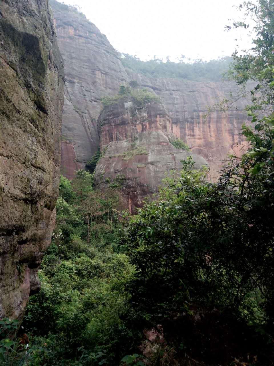 丹霞圣地广西北流铜石岭