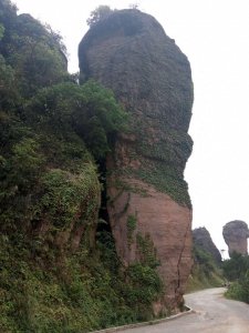 ​丹霞圣地广西北流铜石岭