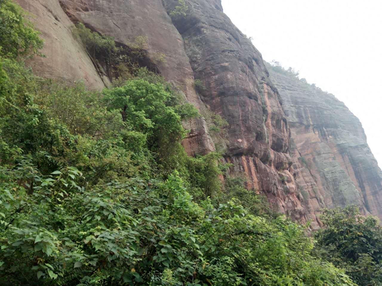 丹霞圣地广西北流铜石岭