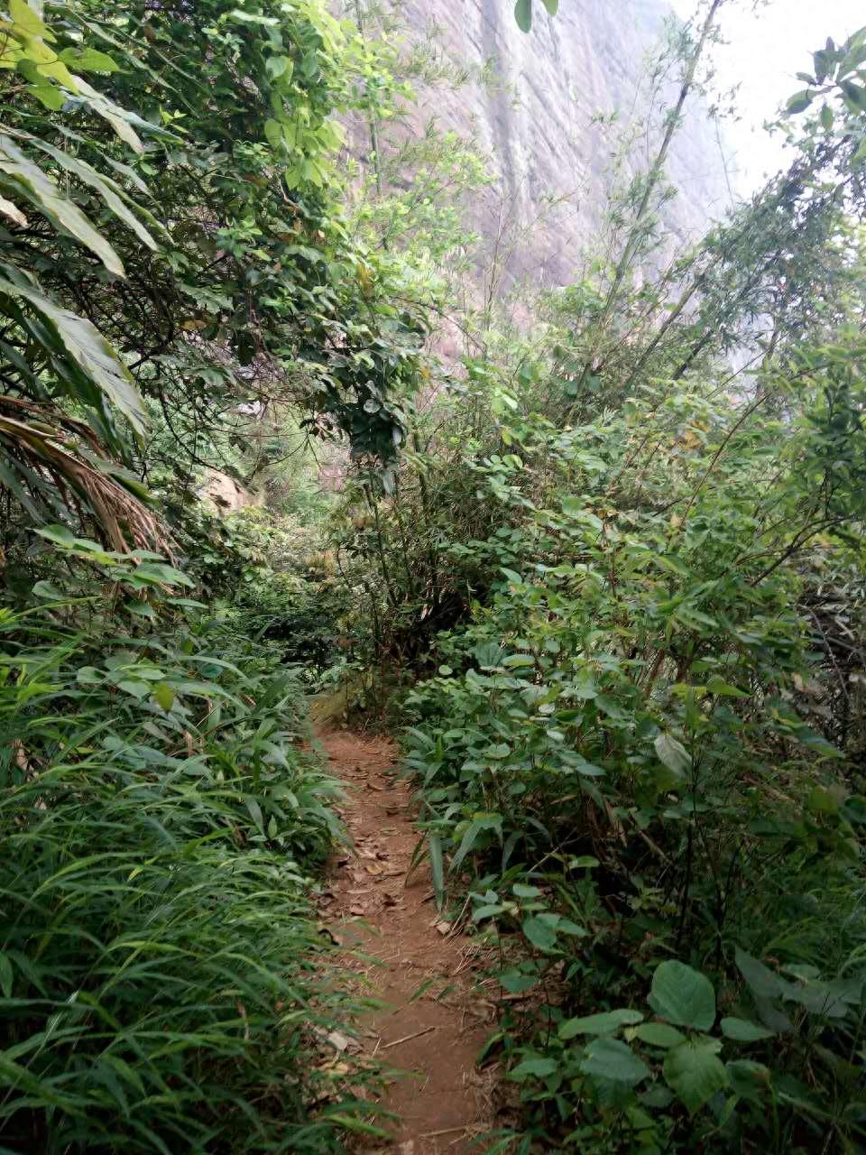 丹霞圣地广西北流铜石岭