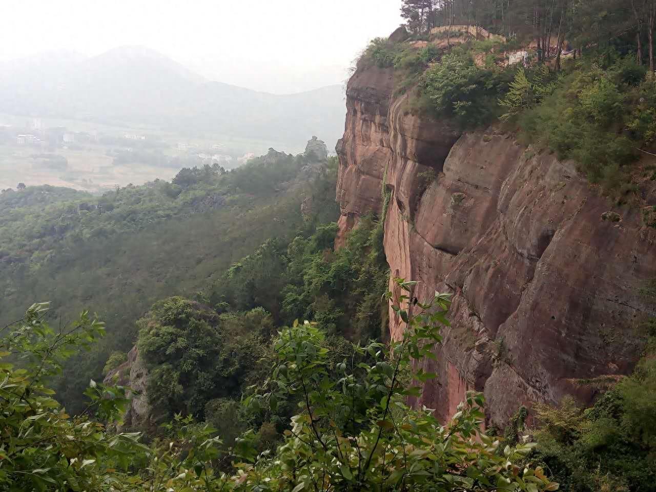 丹霞圣地广西北流铜石岭