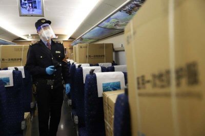 ​南昌铁路局护航江西医疗队紧急驰援上海侧记
