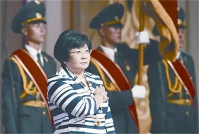 ​“中亚铁娘子”奥通巴耶娃，连续推翻两位总统，坚持和中国的合作