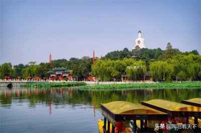 ​国庆长假游北京的北海公园：一条“巨龙”卧水上，人山人海也值得
