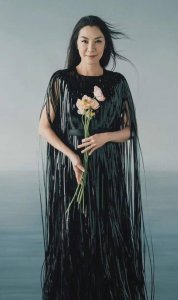 ​武打女星杨紫琼写真秀美腿，身材不输流量小花，总裁老公一见钟情