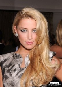 ​环球美女：艾梅柏·希尔德（Amber Heard）