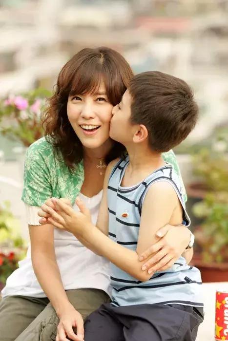 韩国整容女明星捏鼻子（又一女星整成猪鼻子）(32)