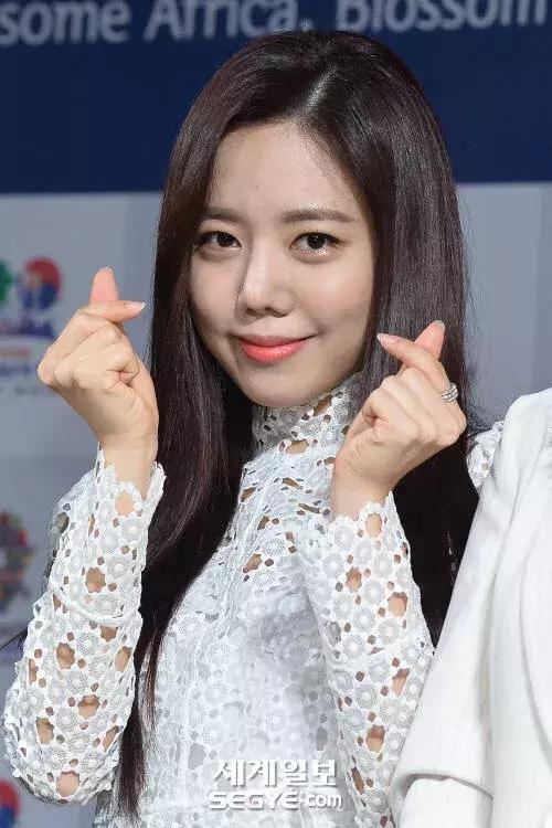 韩国整容女明星捏鼻子（又一女星整成猪鼻子）(3)