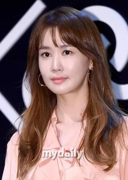 韩国整容女明星捏鼻子（又一女星整成猪鼻子）(23)