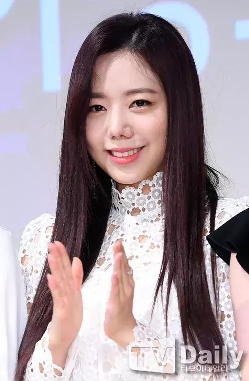 韩国整容女明星捏鼻子（又一女星整成猪鼻子）(2)