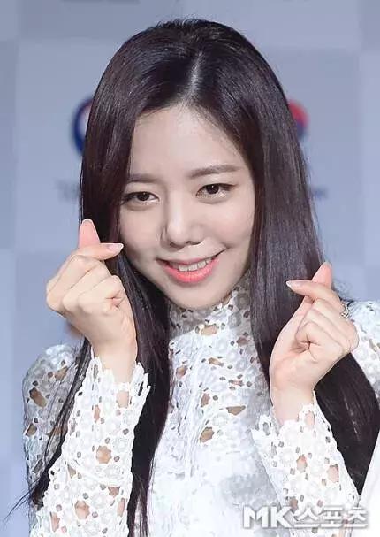 韩国整容女明星捏鼻子（又一女星整成猪鼻子）(4)