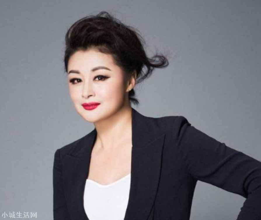 警方回应于月仙在阿拉善乘坐车辆撞上骆驼致车祸去世-图2 警方回应于月仙在阿拉善乘坐车辆撞上骆驼致车祸去世-图2