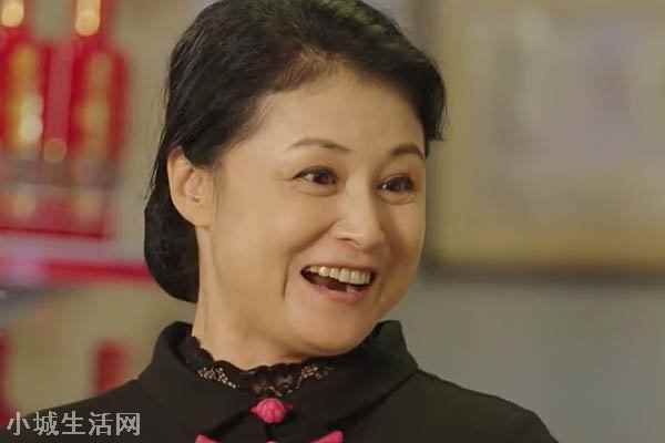 警方回应于月仙在阿拉善乘坐车辆撞上骆驼致车祸去世-图1 警方回应于月仙在阿拉善乘坐车辆撞上骆驼致车祸去世-图1