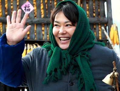 ​52岁李菁菁跟90后丈夫离婚，丈夫称人财两空，陪其抗癌7年太委屈