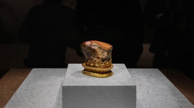 ​马英九带大陆师生参观台北故宫 最感兴趣的是东坡肉