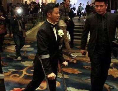 铁血硬汉吴京长什么样(铁血男神吴京历经几段曲折情史)(25)