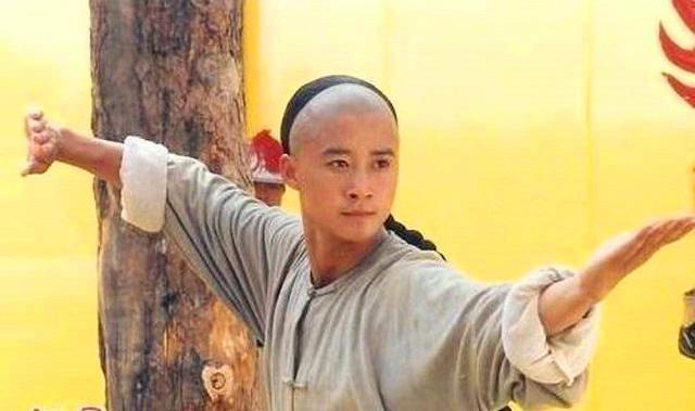 铁血硬汉吴京长什么样(铁血男神吴京历经几段曲折情史)(5)