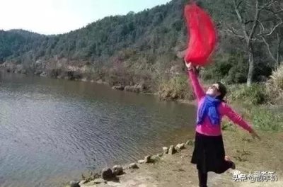 ​82岁老人四个女儿都不养(民法典赡养老人 儿媳)