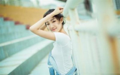 ​女生拒绝你后悔的表现，有这些表现就继续追