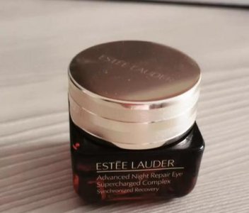 ​28岁用什么眼霜好(28岁有细纹适合用什么眼霜)