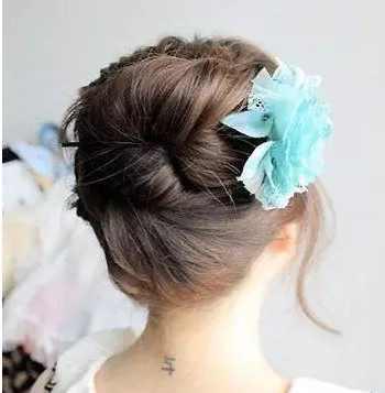 发簪怎么自己盘发最简单(教你如何用发簪盘发)(5)