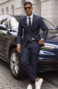 ​男生看女生的时候第一眼看的什么位置?(180男生喜欢的女生身高)