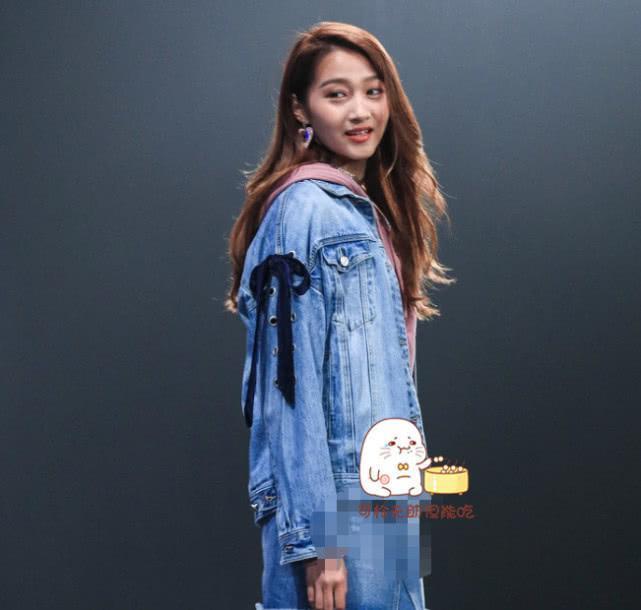 关晓彤男人装照曝光,看到照片惊呆鹿晗,网友:还撞脸张子枫?