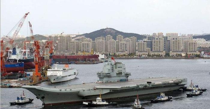 国产航母迎来第三次海试!专家:离服役的日子不远了