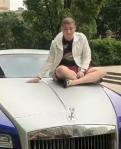 快手二驴为什么要把劳斯莱斯卖掉 直播吐露真言