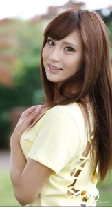 ​腿长皮肤白的名模辣妹安城安娜美图分享，不俗的混血气质!