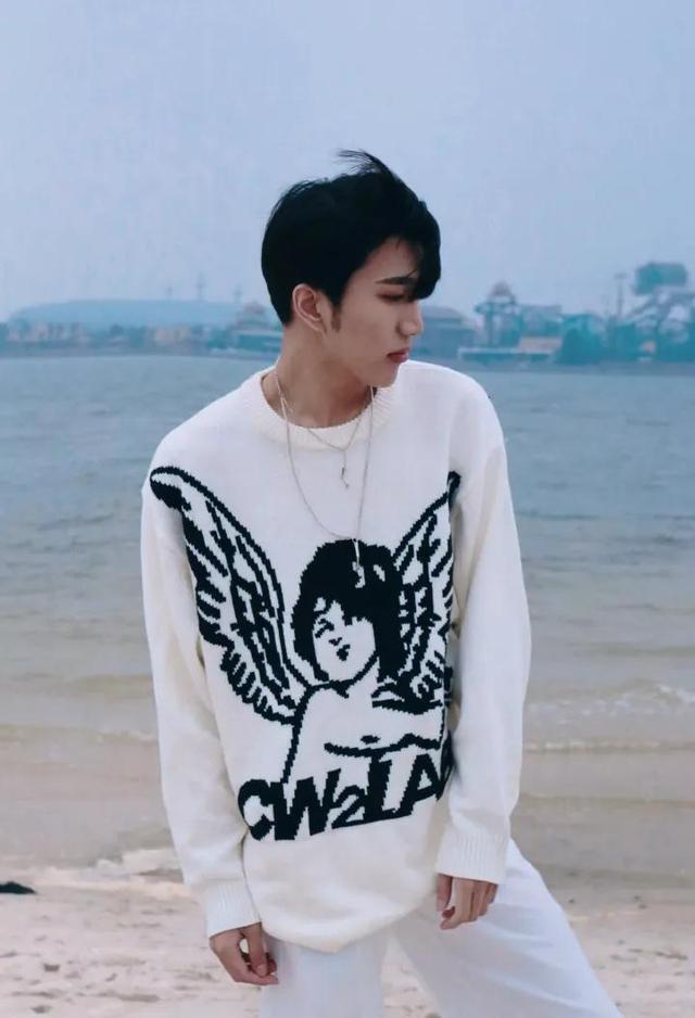 韩佩泉被冻结了吗（韩佩泉被网爆疑似跳楼）(1)