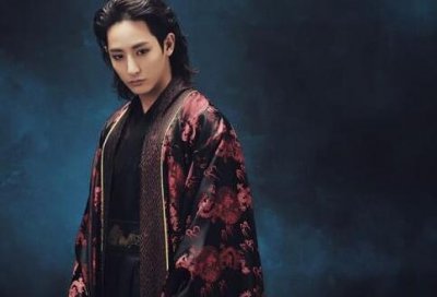 ​夜行书生白毛鬼喜欢谁