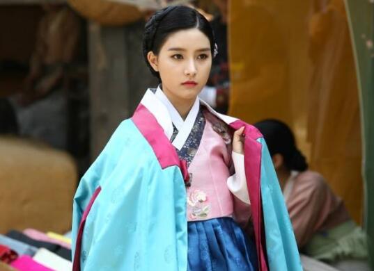 夜行书生白毛鬼喜欢谁