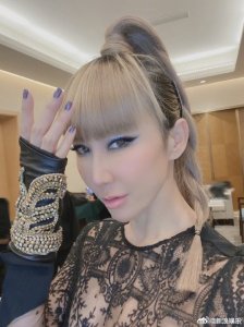 ​港媒：李玟疑割腕自杀 未写遗书