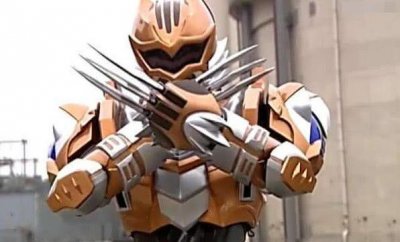 ​铠甲勇士: 地虎侠是最弱的, 打不赢黑犀铠甲? 网友: 歌词的错!