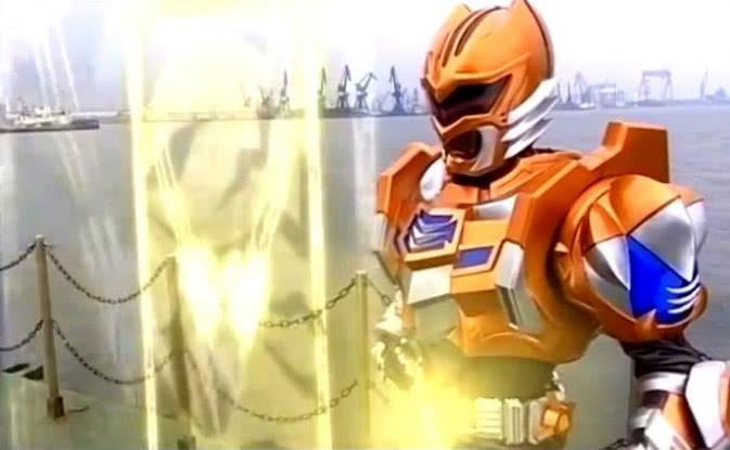 铠甲勇士: 地虎侠是最弱的, 打不赢黑犀铠甲? 网友: 歌词的错!