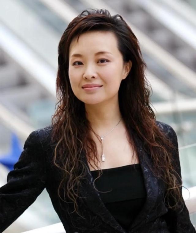 上海台6个主持人现状（上海电视台有三位名字里带蓉的女主持人）(3)