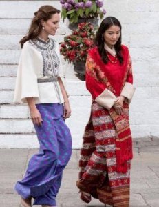 ​《阿诺拉》曝光全新预告，脱衣舞娘的爱情童话破灭