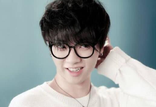 《明日之子2》里的华晨宇让人心疼，网友：他怎么变成这样