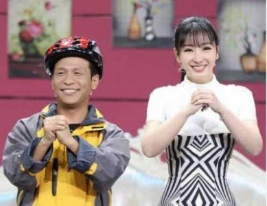 ​宋小宝二婚妻子近照曝光，气质出众身材高挑，龙凤胎颜值惊艳众人！