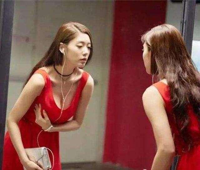 《情圣》中穿红裙子的美女，晒美艳近照，亚洲第一美女果然迷人