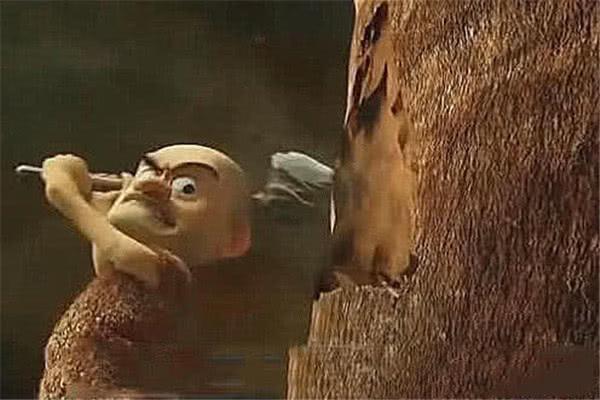 熊出没:光头强这一次终于砍到树,熊大熊二还帮他一起砍!