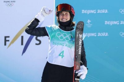 ​谷爱凌苏翊鸣再登场徐梦桃冲金 滑雪穿什么衣服合适