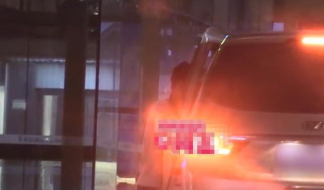 娄艺潇新恋情曝光!与新男友KTV包房紧紧相拥,还同返女方香闺