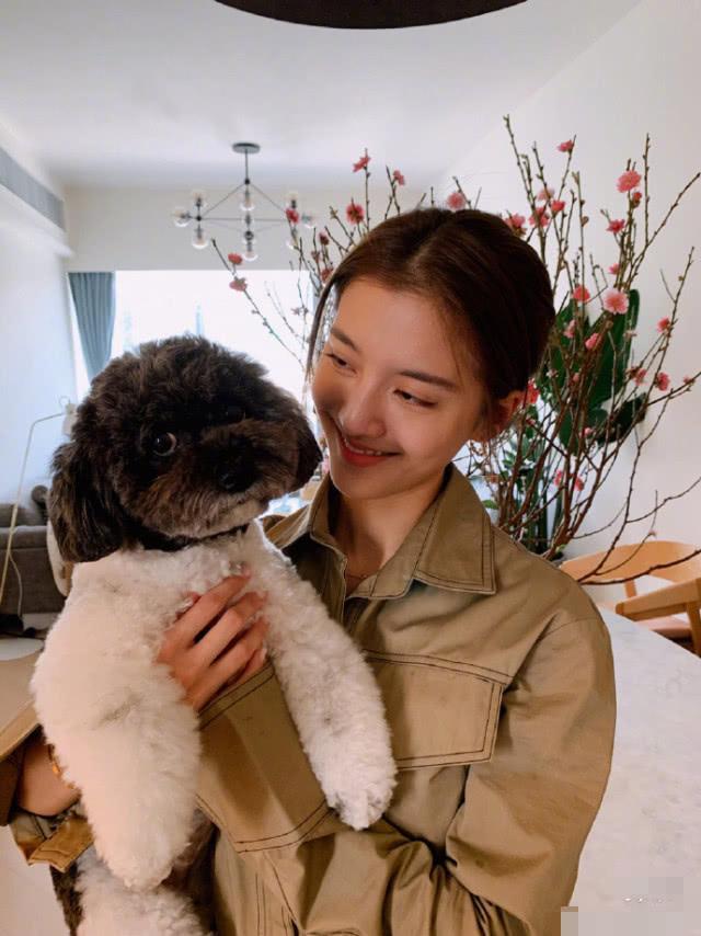 林峯前女友吴千语晒罕见性感照，一双大长腿让人挪不开眼