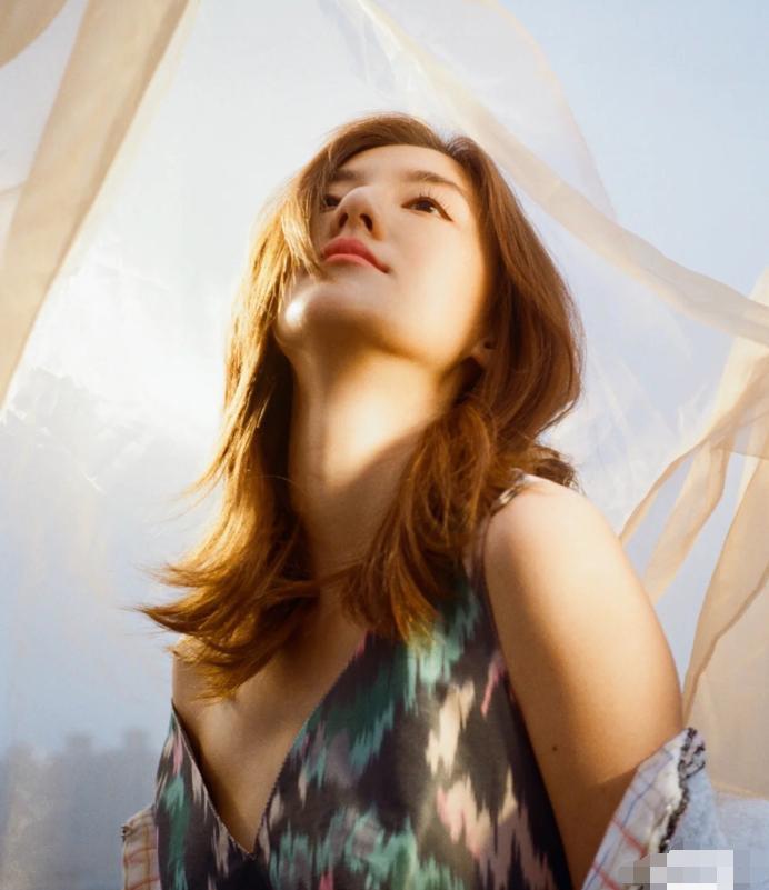 林峯前女友吴千语晒罕见性感照，一双大长腿让人挪不开眼