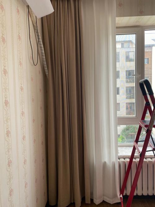落地窗帘安装几种方法（装修过程中窗帘选择落地窗帘的落地尺寸是多少）