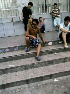 ​在深圳有这么一个地方，住着这么一群大神，三和大神小黑同学