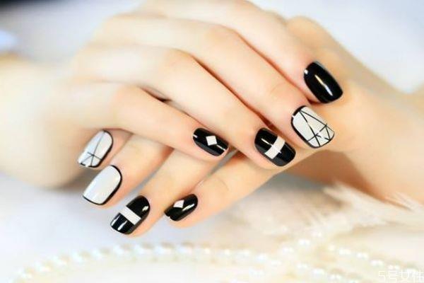 修指甲有几种方式呢 美甲应该怎么做呢 修指甲有几种方式呢 美甲应该怎么做呢